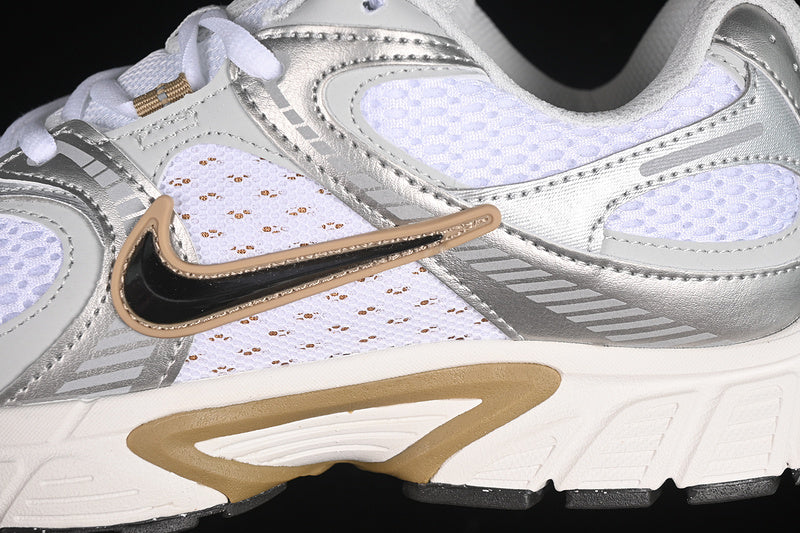 NikeUnisex V5 RNR - Beige Metallic