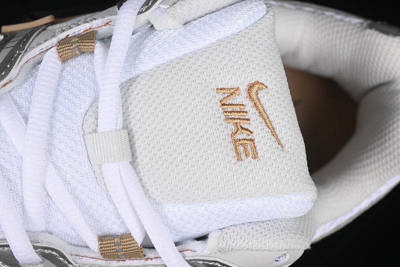 NikeUnisex V5 RNR - Beige Metallic