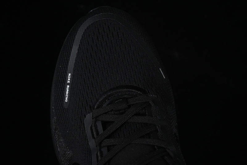 NikeUnisex Vomero 18 - Dark Black