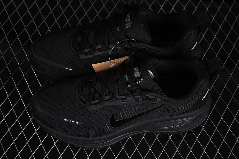 NikeUnisex Vomero 18 - Dark Black