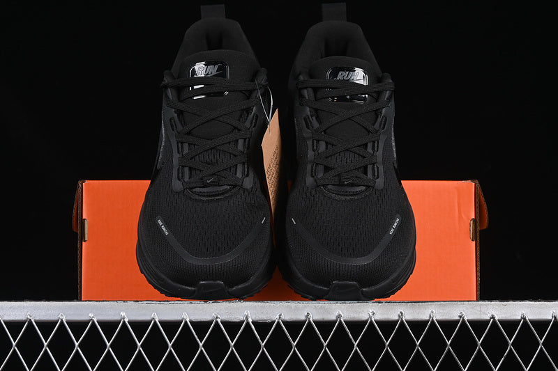 NikeUnisex Vomero 18 - Dark Black