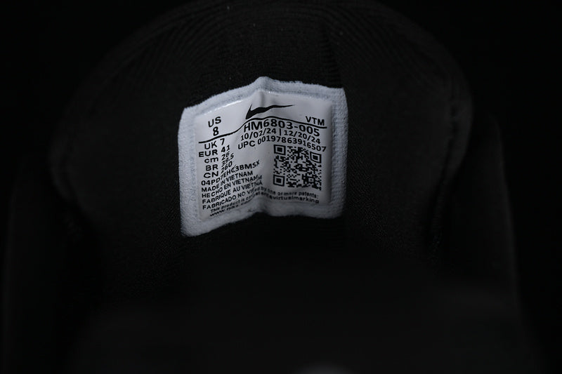 NikeUnisex Vomero 18 - Dark Black