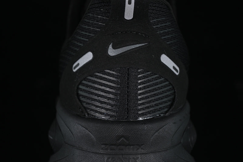 NikeUnisex Vomero 18 - Dark Black