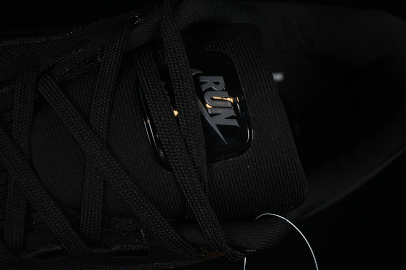 NikeUnisex Vomero 18 - Dark Black