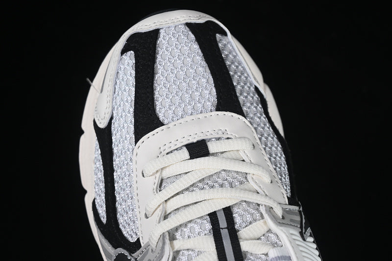 NikeUnisex Zoom Vomero 5 - Silver Black