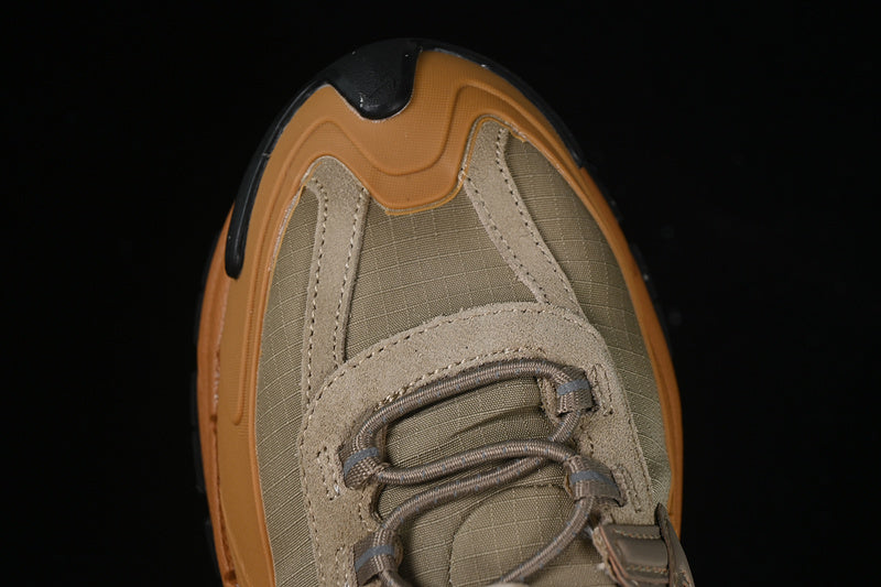 NikeUnisex Zoom Vomero 5 - Flax