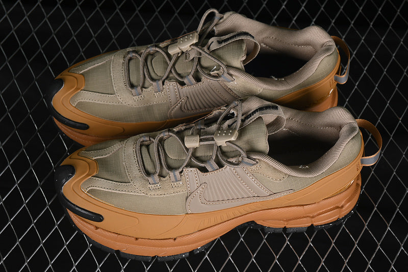 NikeUnisex Zoom Vomero 5 - Flax