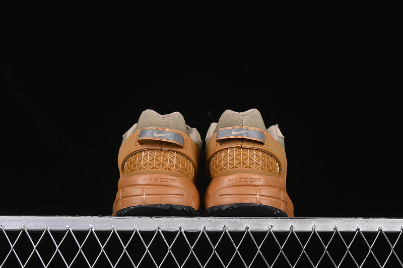 NikeUnisex Zoom Vomero 5 - Flax