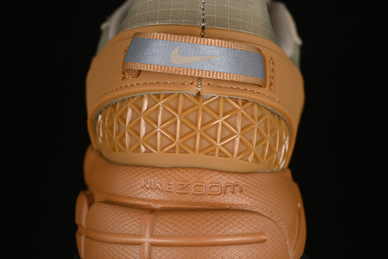 NikeUnisex Zoom Vomero 5 - Flax