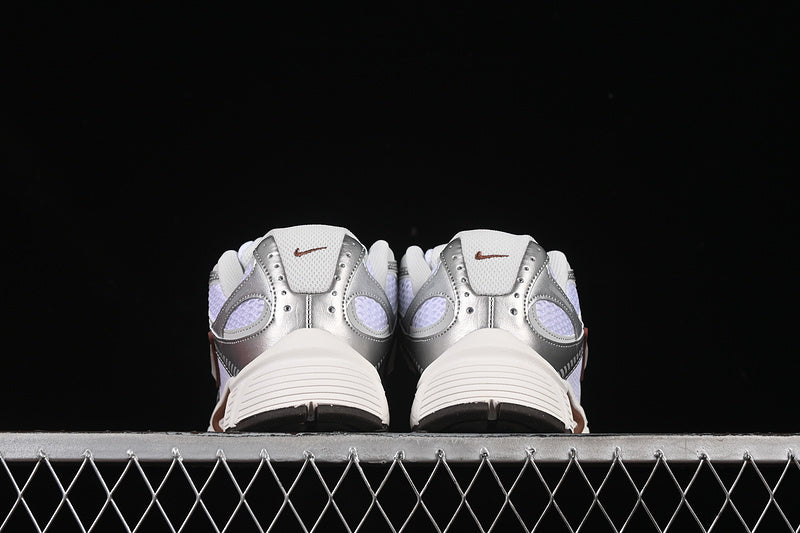 NikeUnisex V5 RNR - Sail Fauna Brown