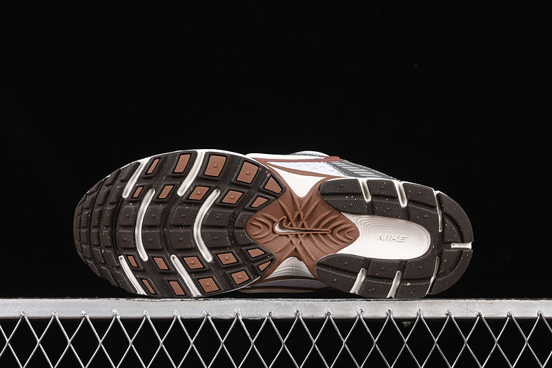 NikeUnisex V5 RNR - Sail Fauna Brown