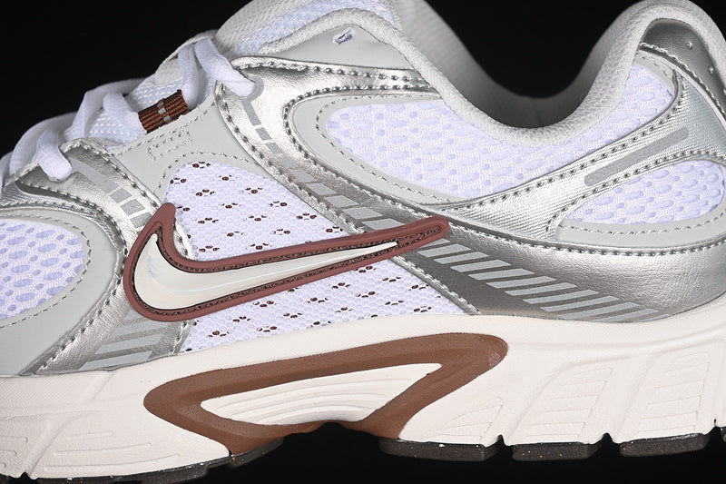 NikeUnisex V5 RNR - Sail Fauna Brown