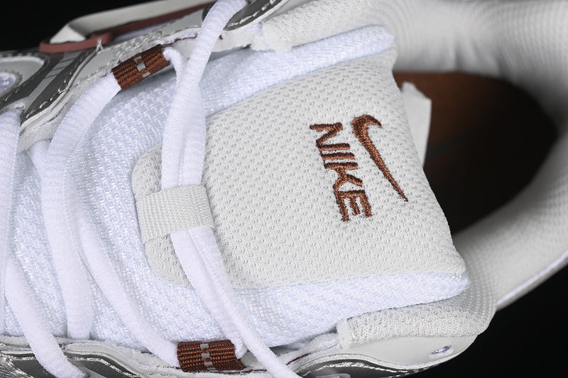 NikeUnisex V5 RNR - Sail Fauna Brown