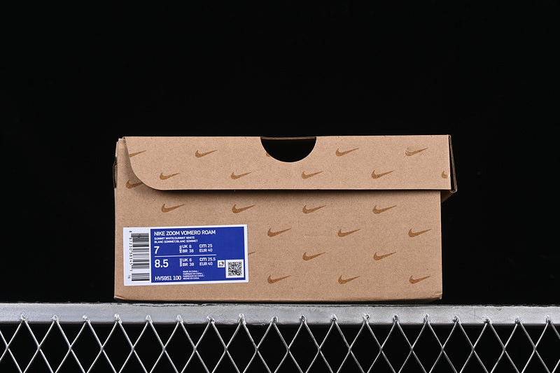 NikeUnisex Zoom Vomero 2 Roam - Light Bone