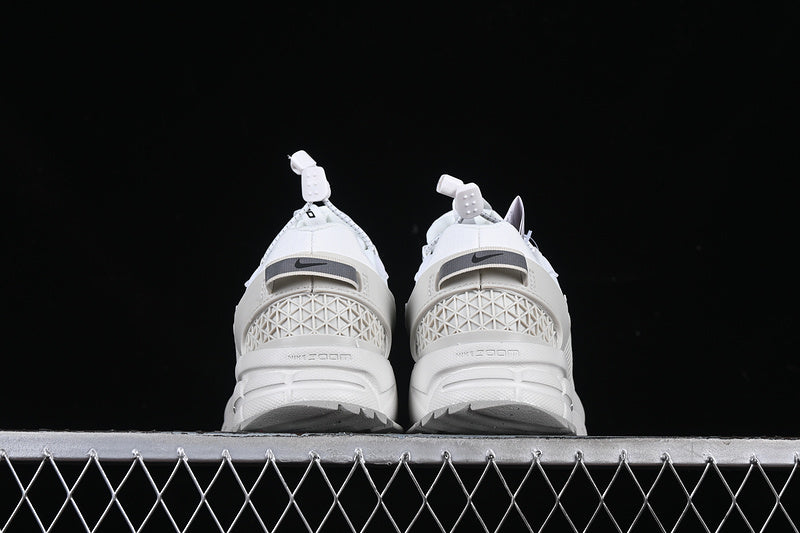 NikeUnisex Zoom Vomero 2 Roam - Light Bone