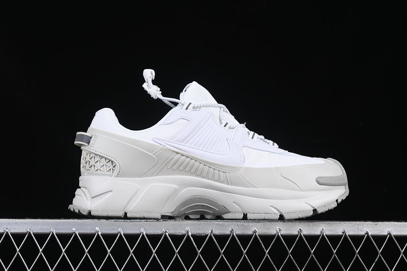 NikeUnisex Zoom Vomero 2 Roam - Light Bone