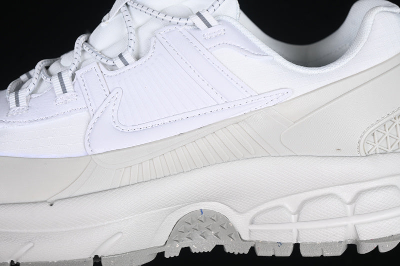 NikeUnisex Zoom Vomero 2 Roam - Light Bone