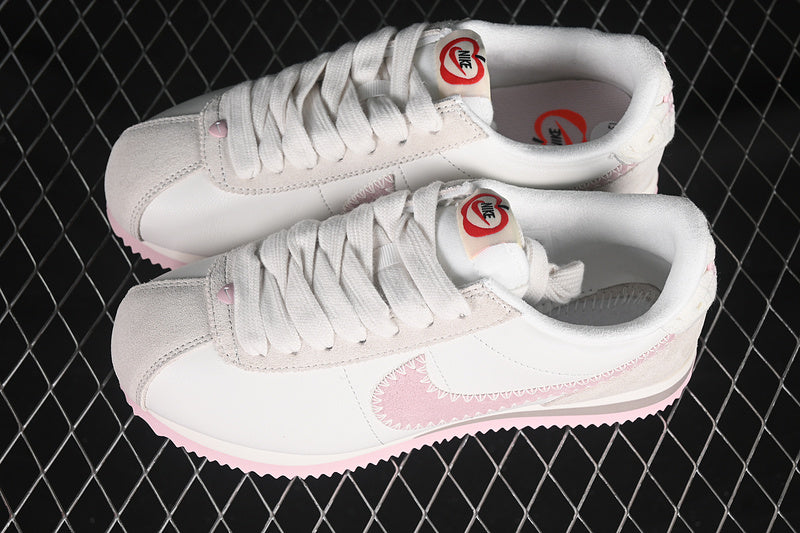 NikeUnisex Classic Cortez - Valentine's Day
