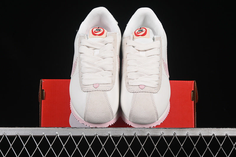 NikeUnisex Classic Cortez - Valentine's Day