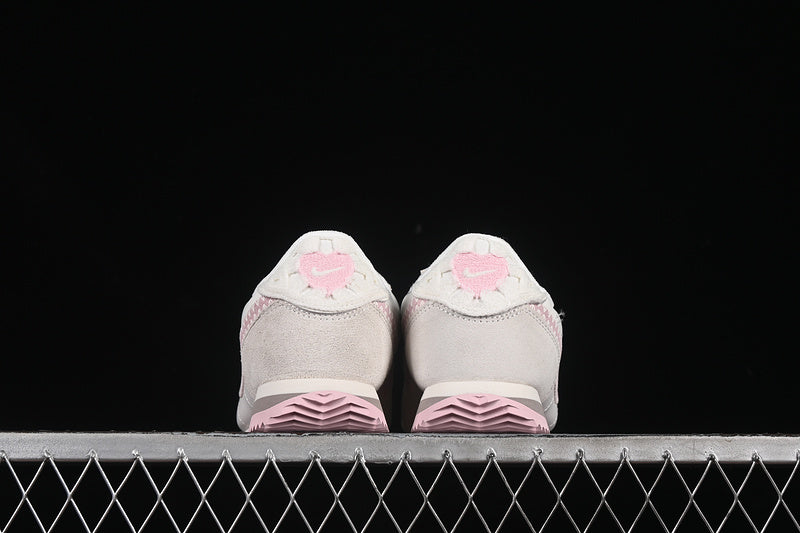 NikeUnisex Classic Cortez - Valentine's Day