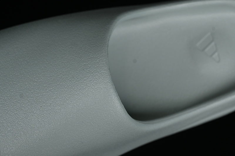 adidasUnisex Yeezy Slide - Salt