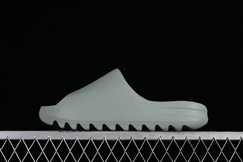 adidasUnisex Yeezy Slide - Salt