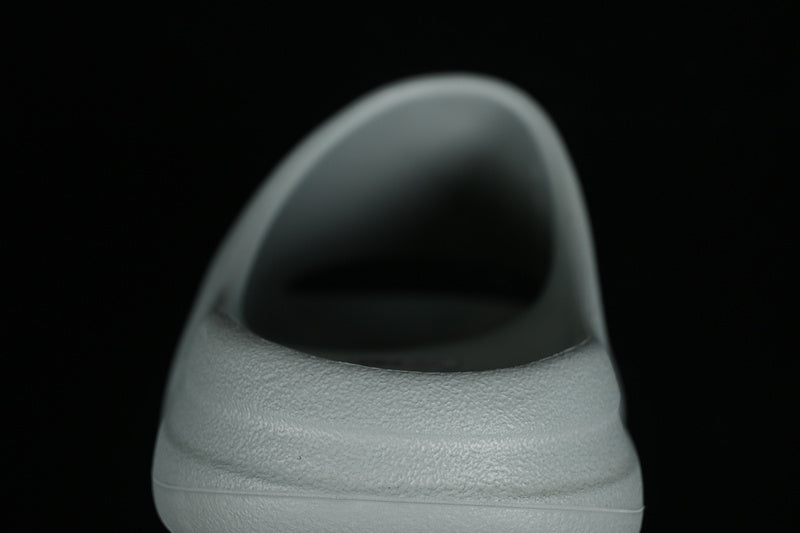 adidasUnisex Yeezy Slide - Salt