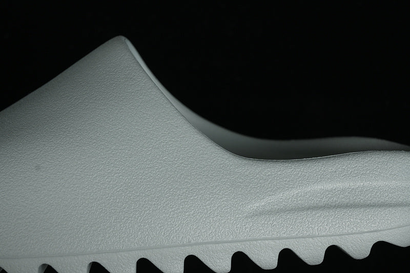 adidasUnisex Yeezy Slide - Salt