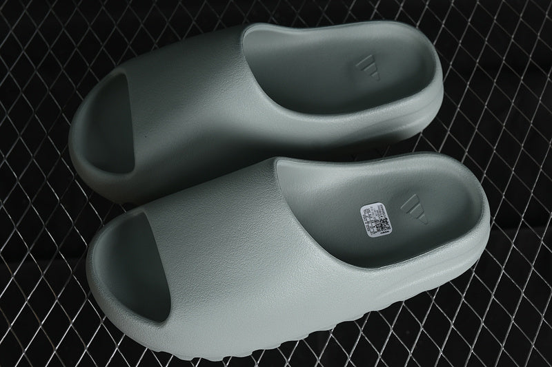 adidasUnisex Yeezy Slide - Salt