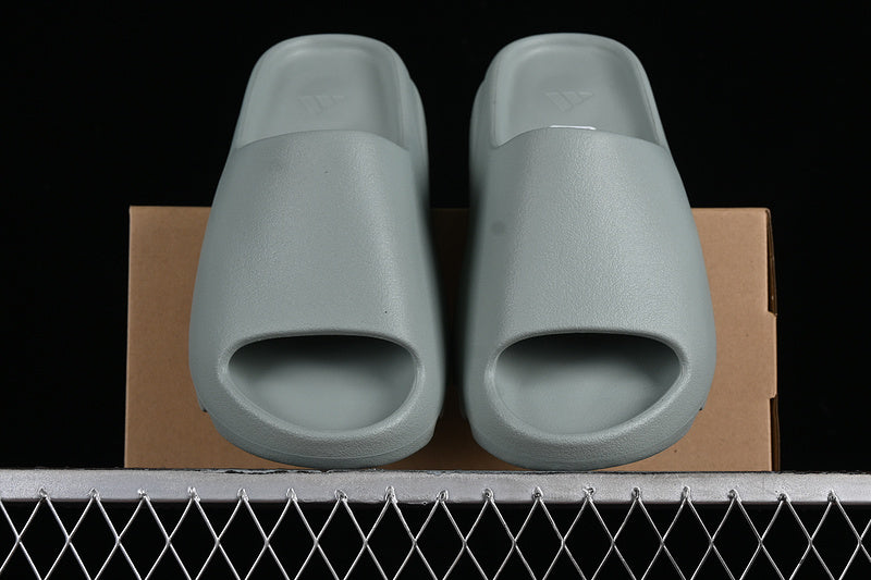 adidasUnisex Yeezy Slide - Salt