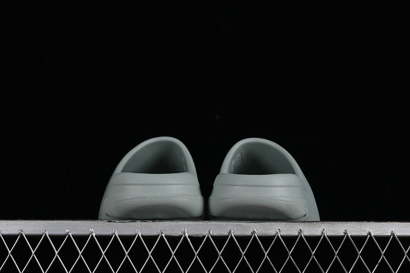 adidasUnisex Yeezy Slide - Salt
