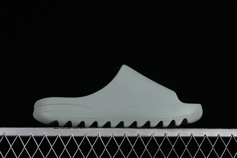 adidasUnisex Yeezy Slide - Salt