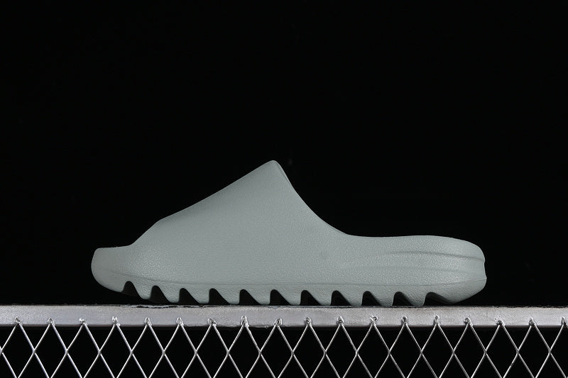 adidasUnisex Yeezy Slide - Salt