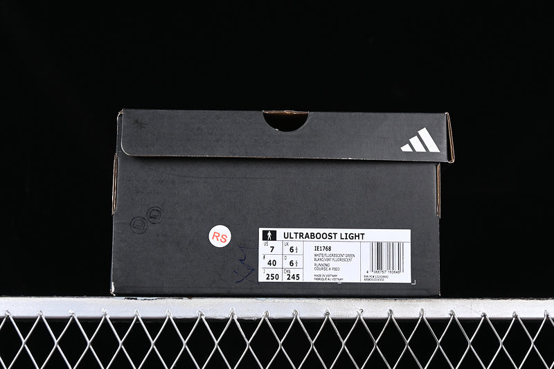 adidasUnisex UltraBoost Light - Arctic White