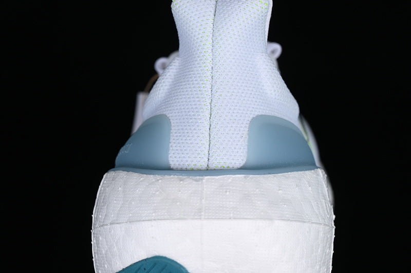 adidasUnisex UltraBoost Light - Arctic White