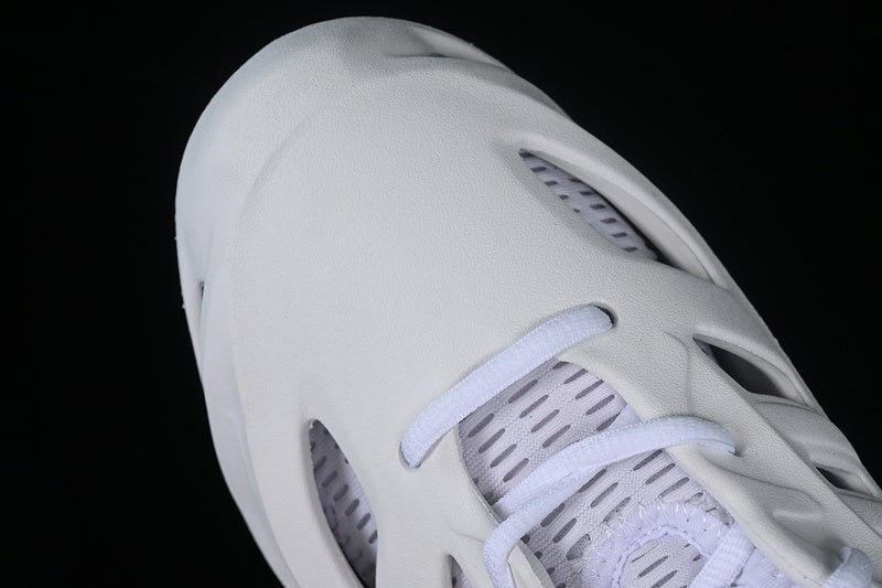 adidasUnisex Adifom Climacool - Cream