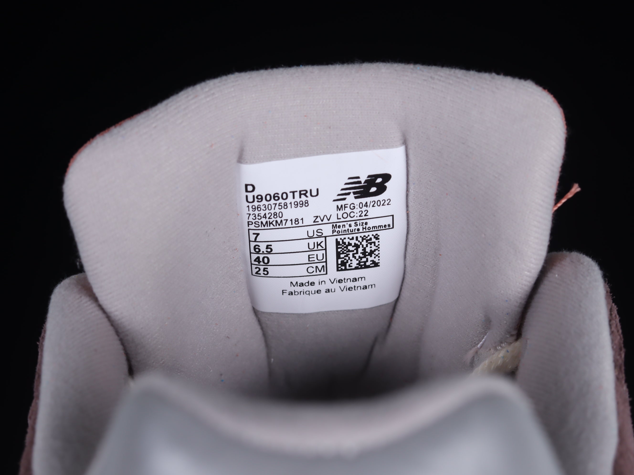 New Balance 9060 - Cherry Blossom