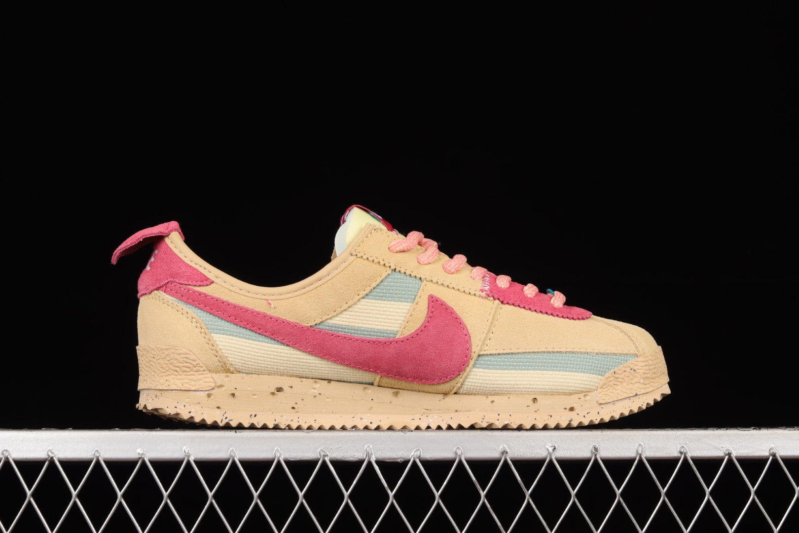 NikeWMNS Cortez x Union - Sesame