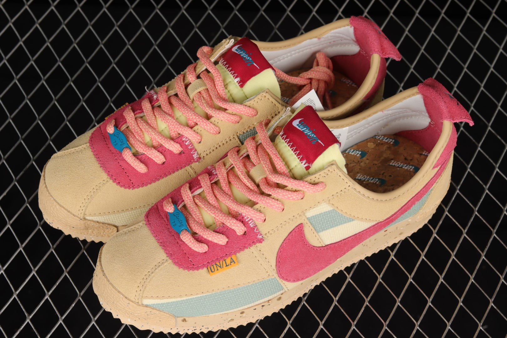 NikeWMNS Cortez x Union - Sesame