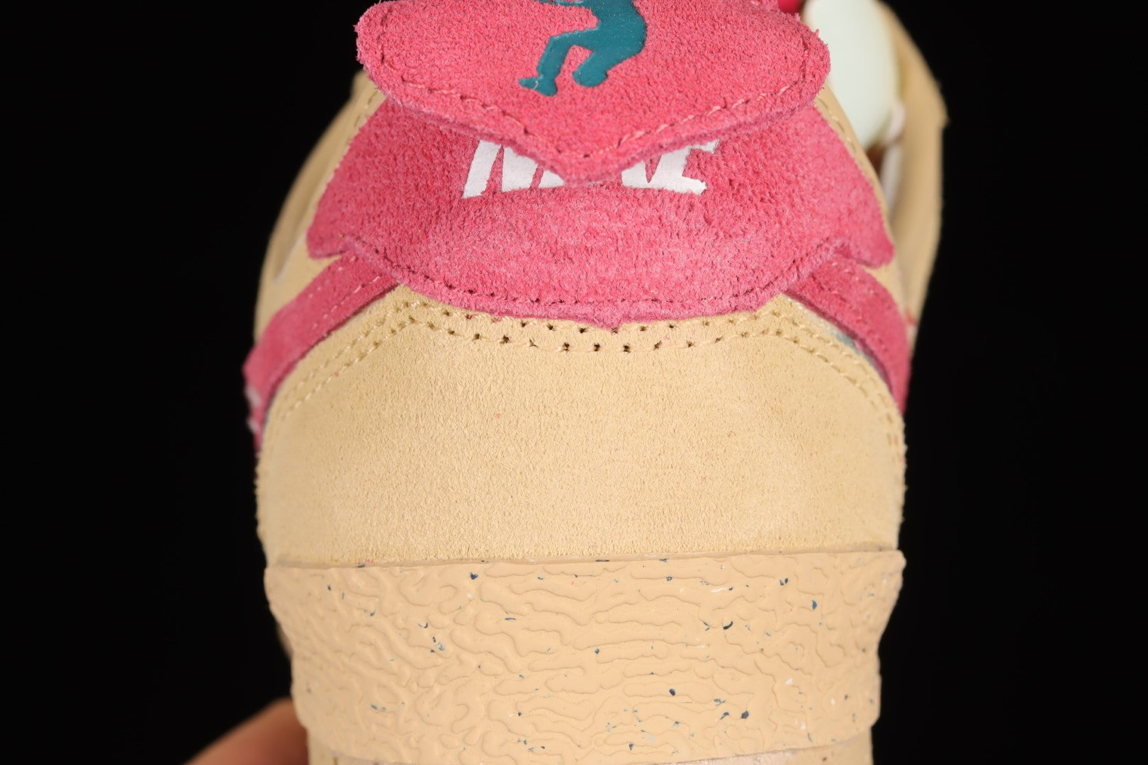 NikeWMNS Cortez x Union - Sesame