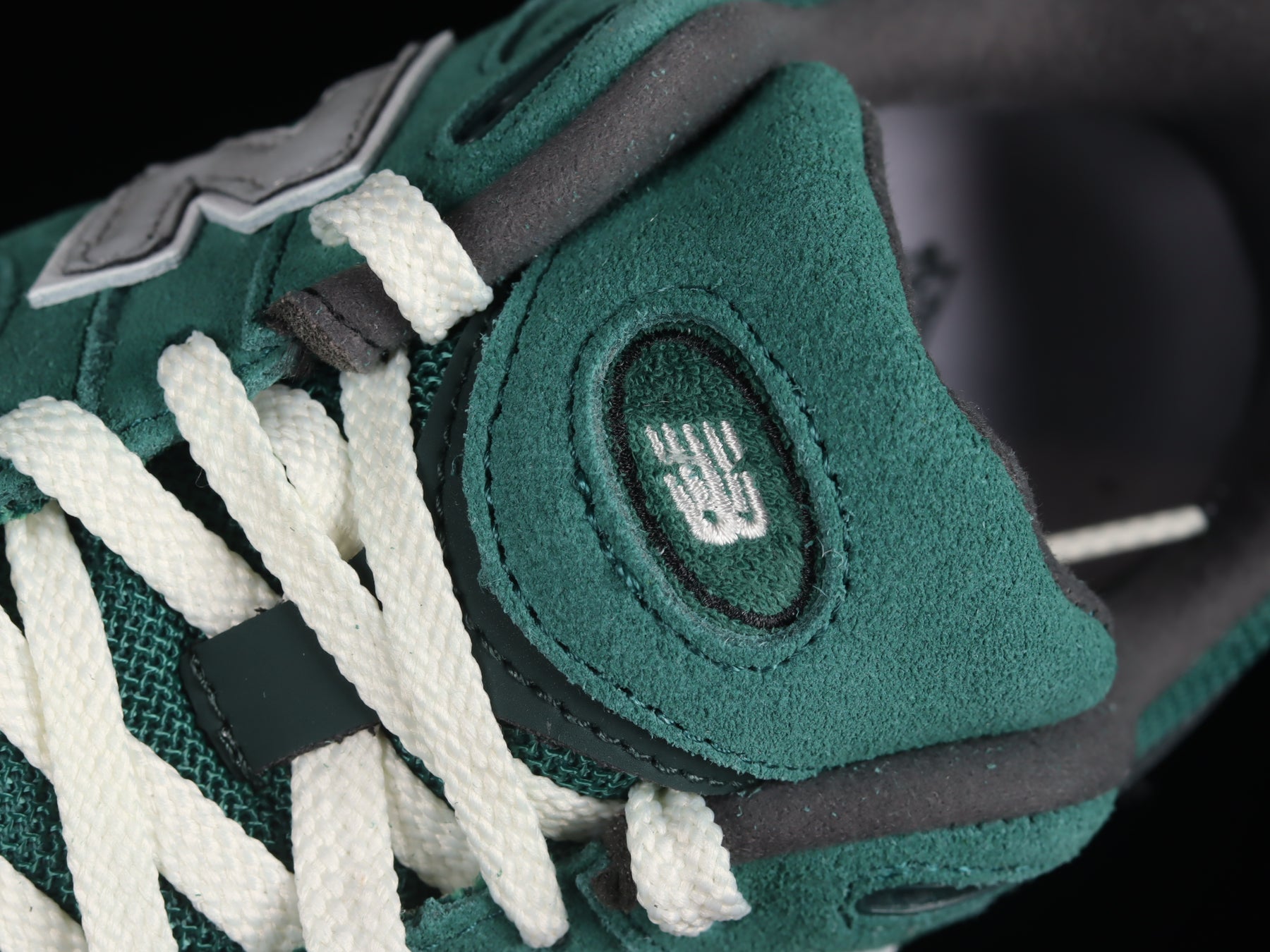 New Balance 2002R - Forest Green