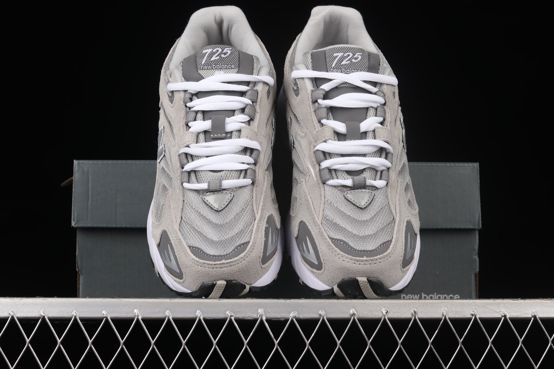 New Balance 725 - Grey