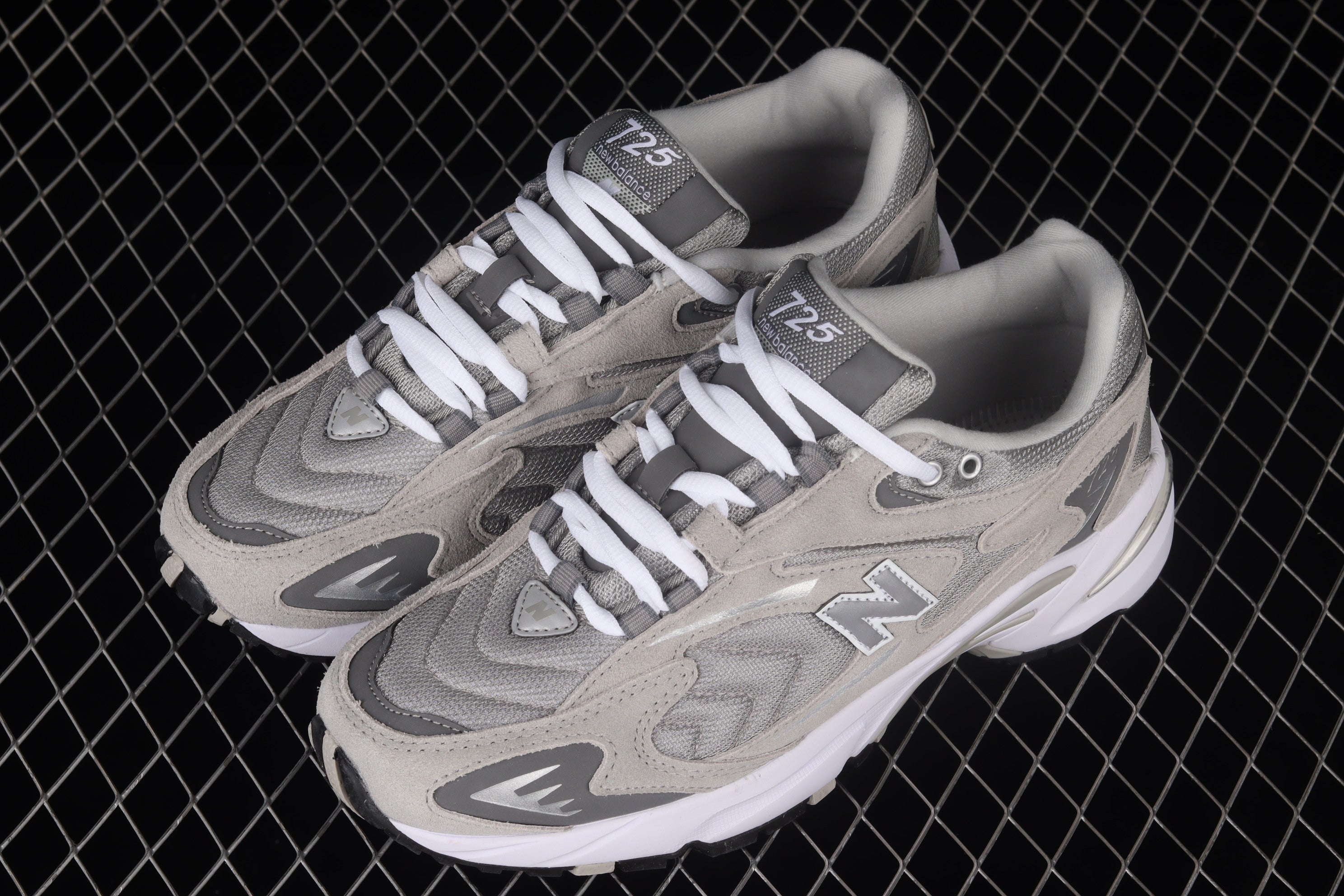 New Balance 725 - Grey