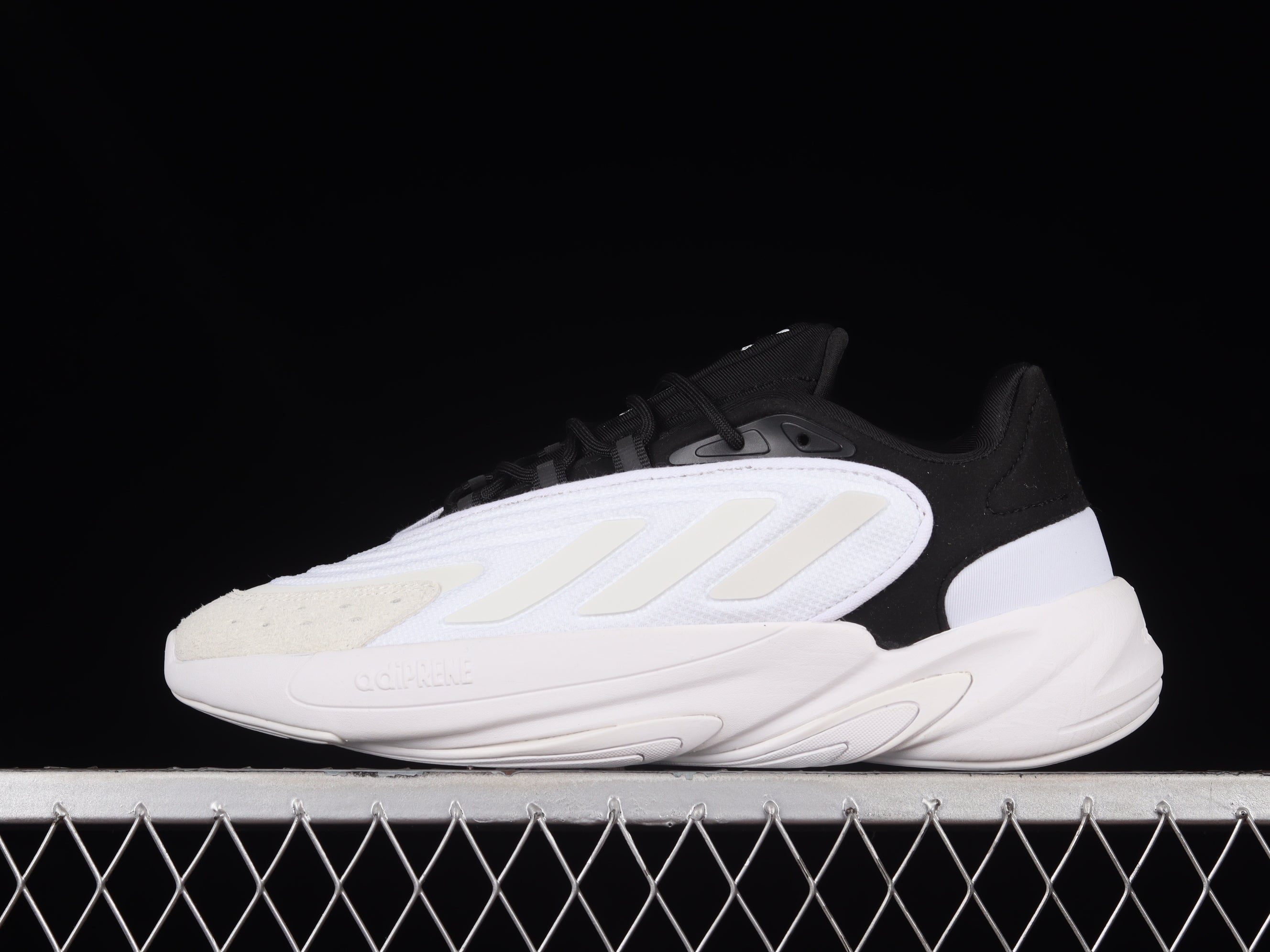 adidasUnisex Ozelia - White/Black