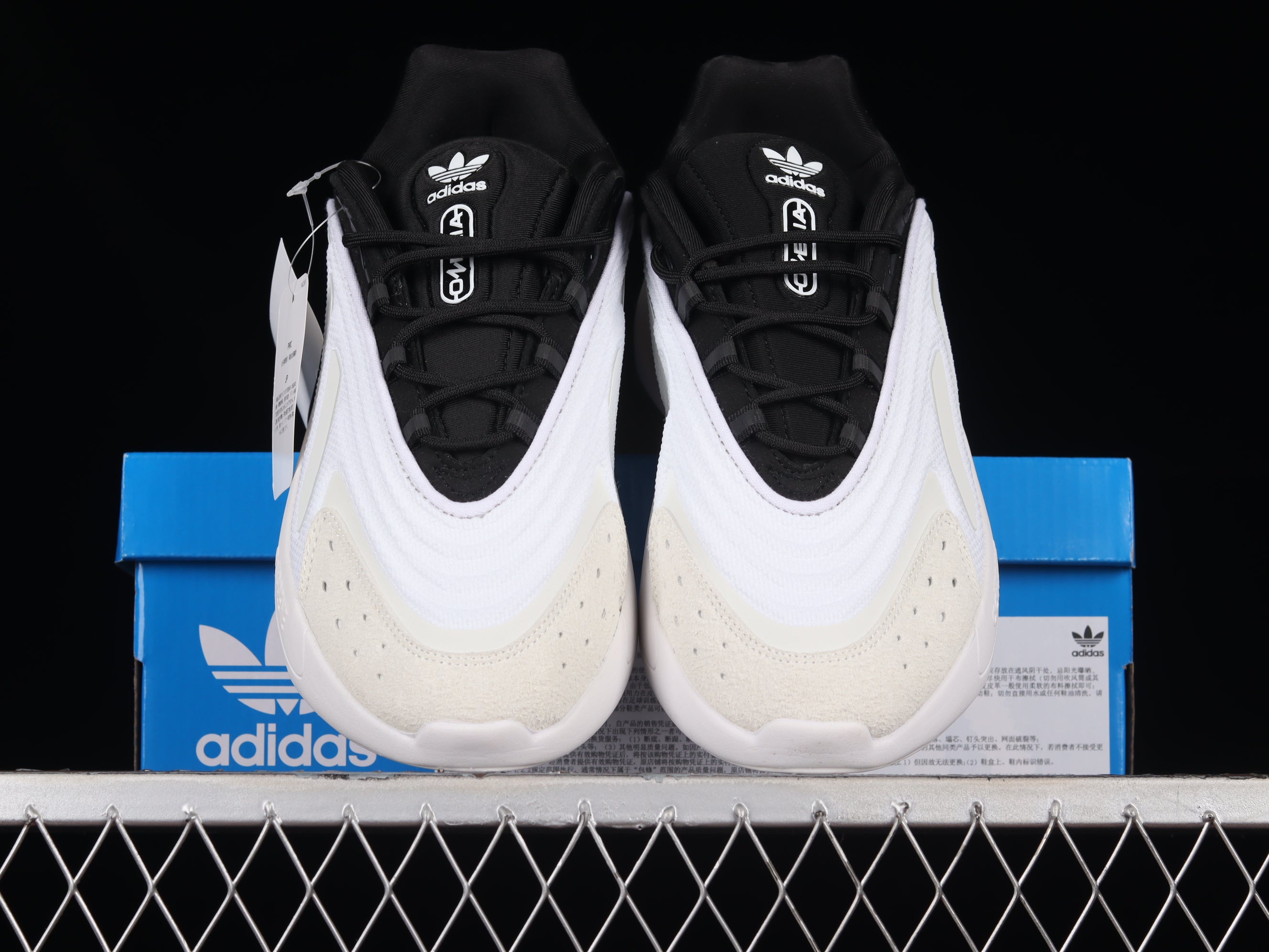adidasUnisex Ozelia - White/Black