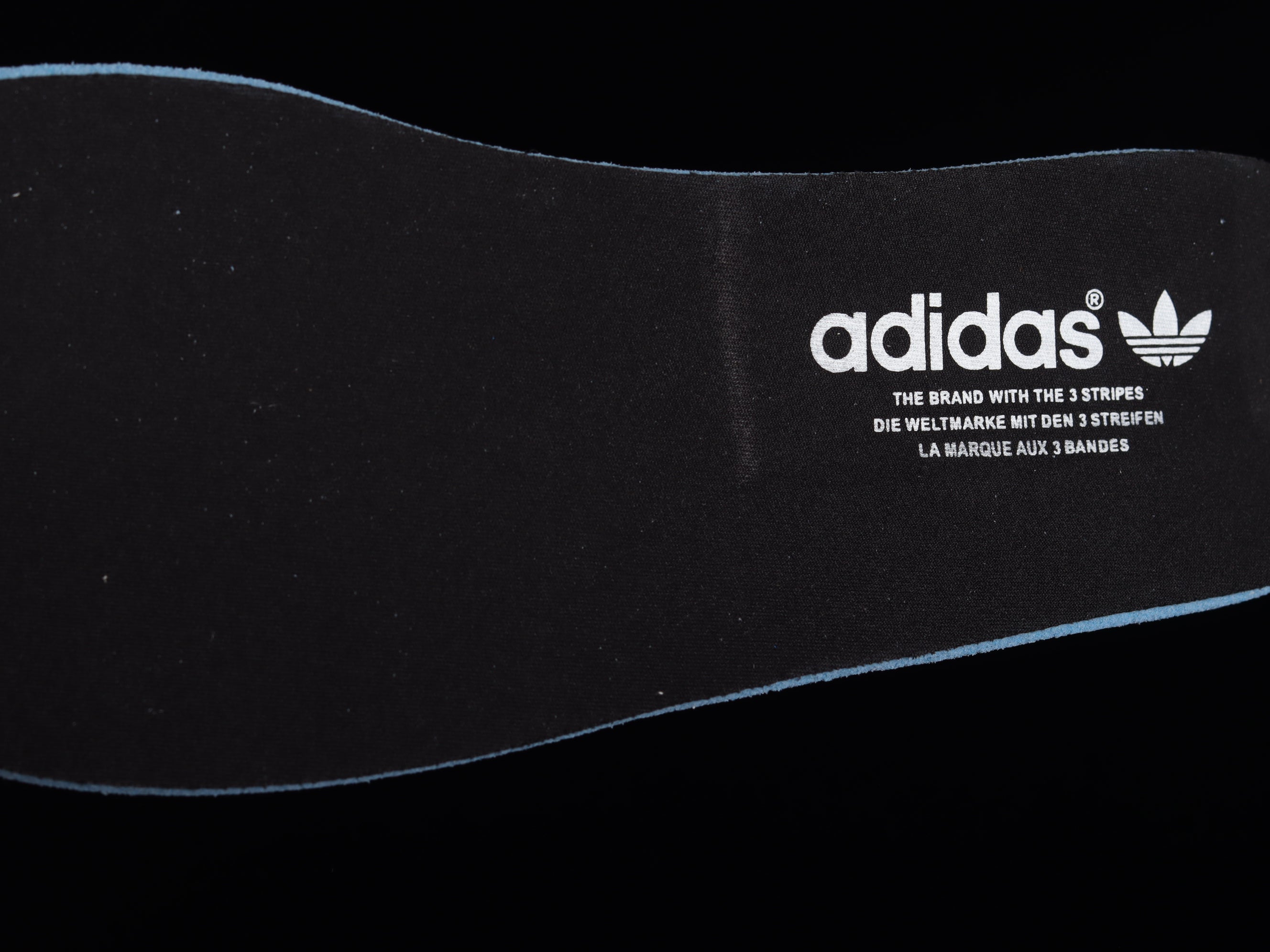 adidasUnisex Ozelia - White/Black