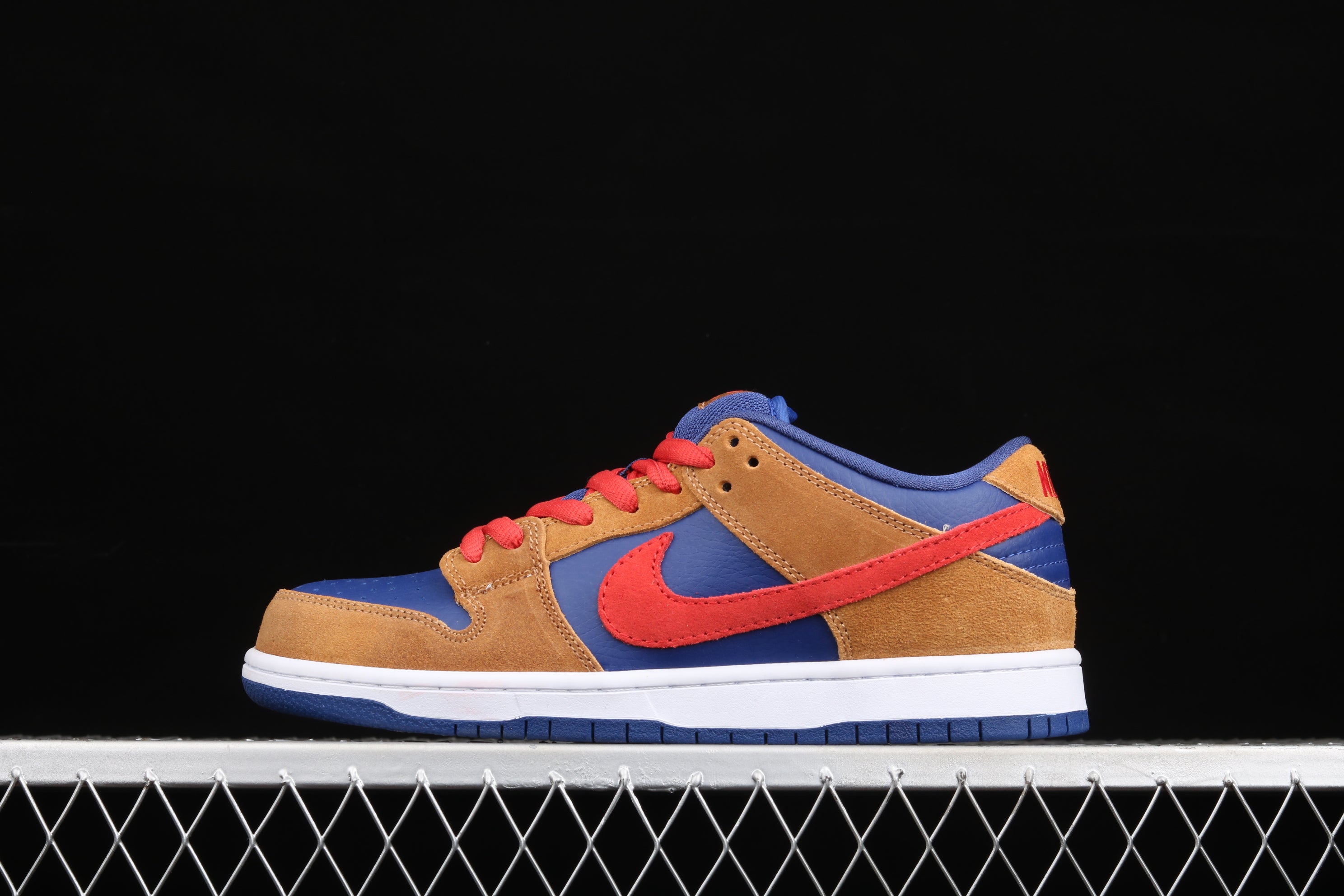 NikeSB Dunk Low Reverse - Papa Bear