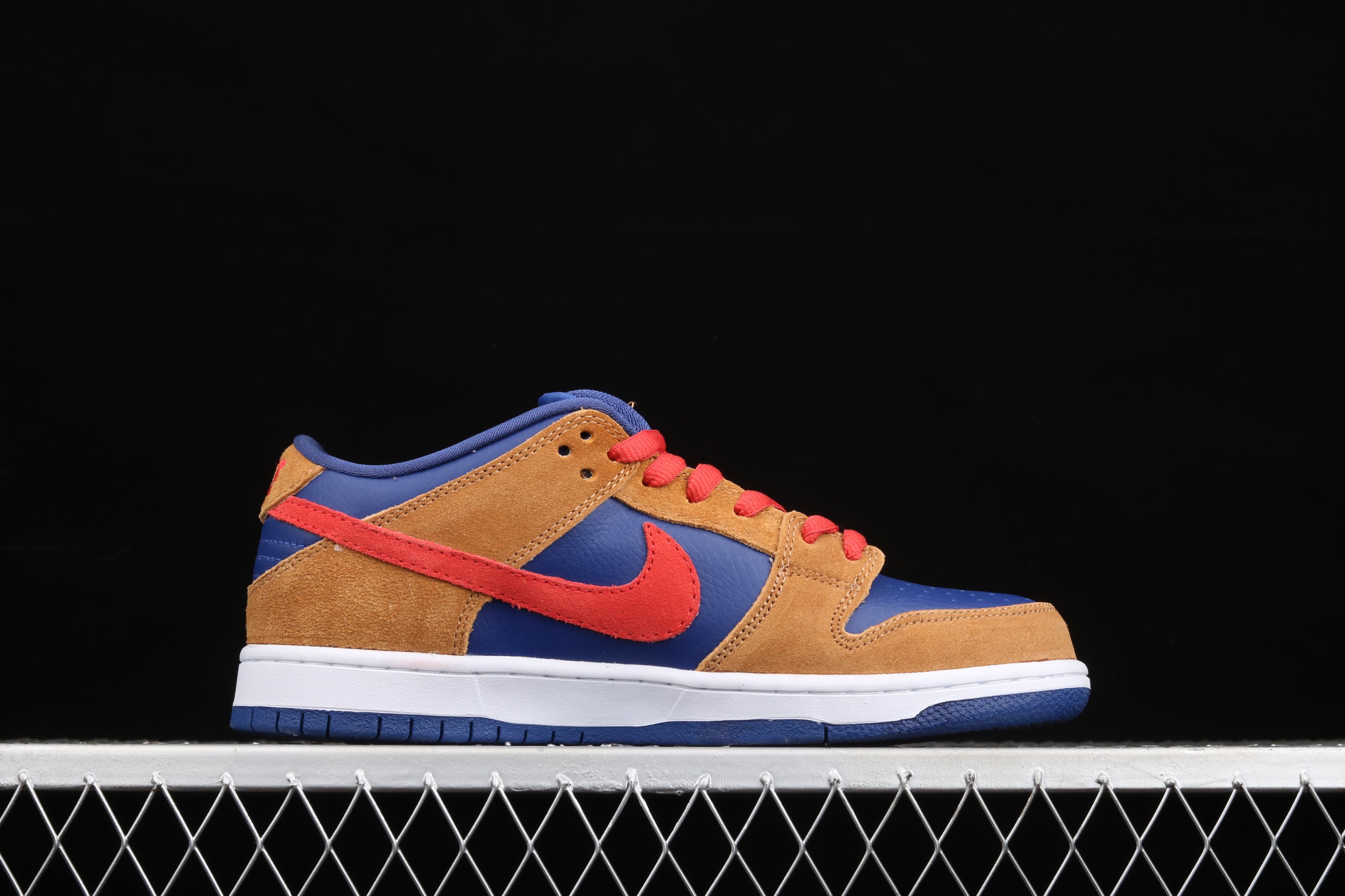 NikeSB Dunk Low Reverse - Papa Bear