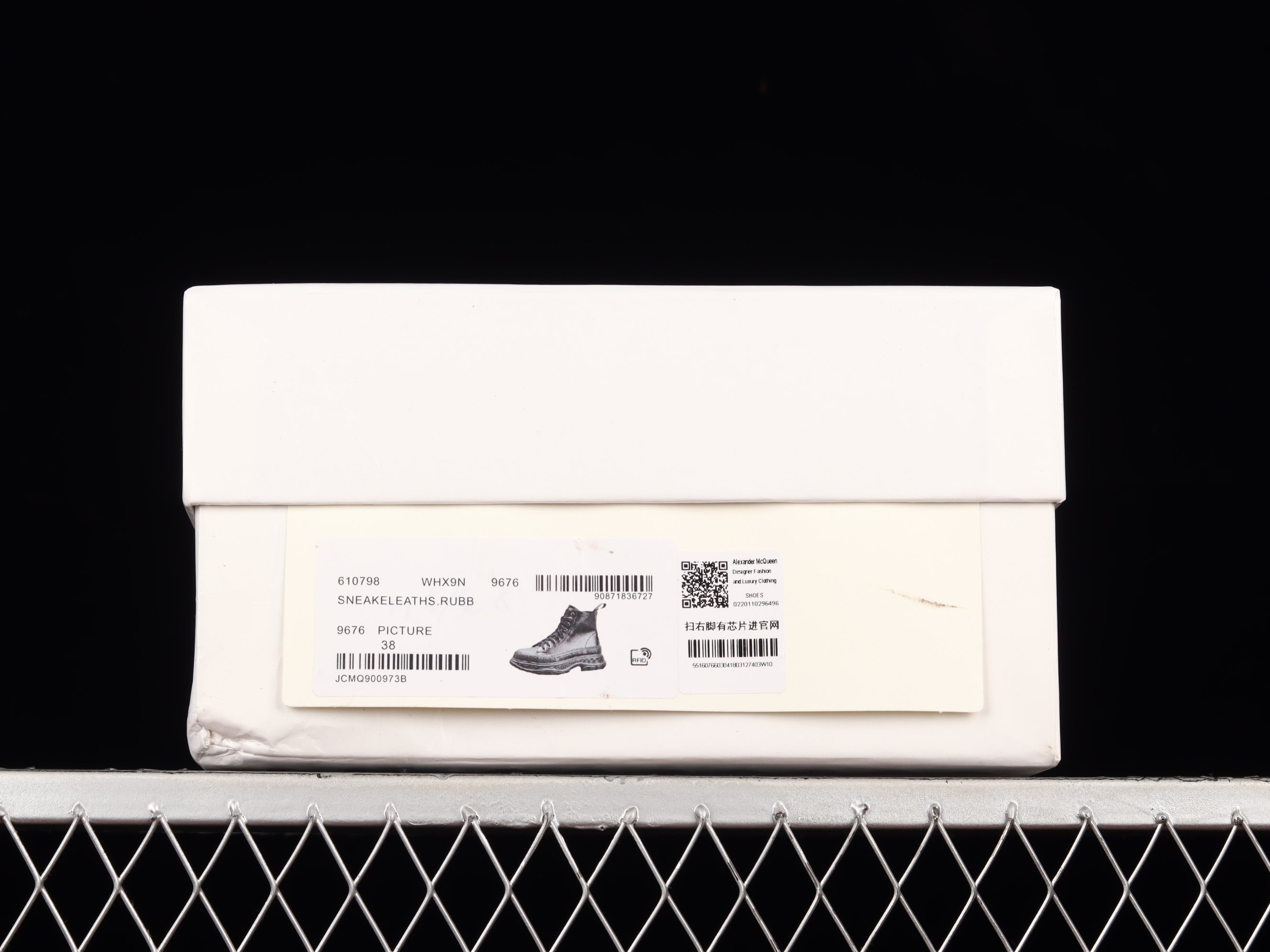 AlexanderUnisex McQueen Tread Slick High Boot - Black