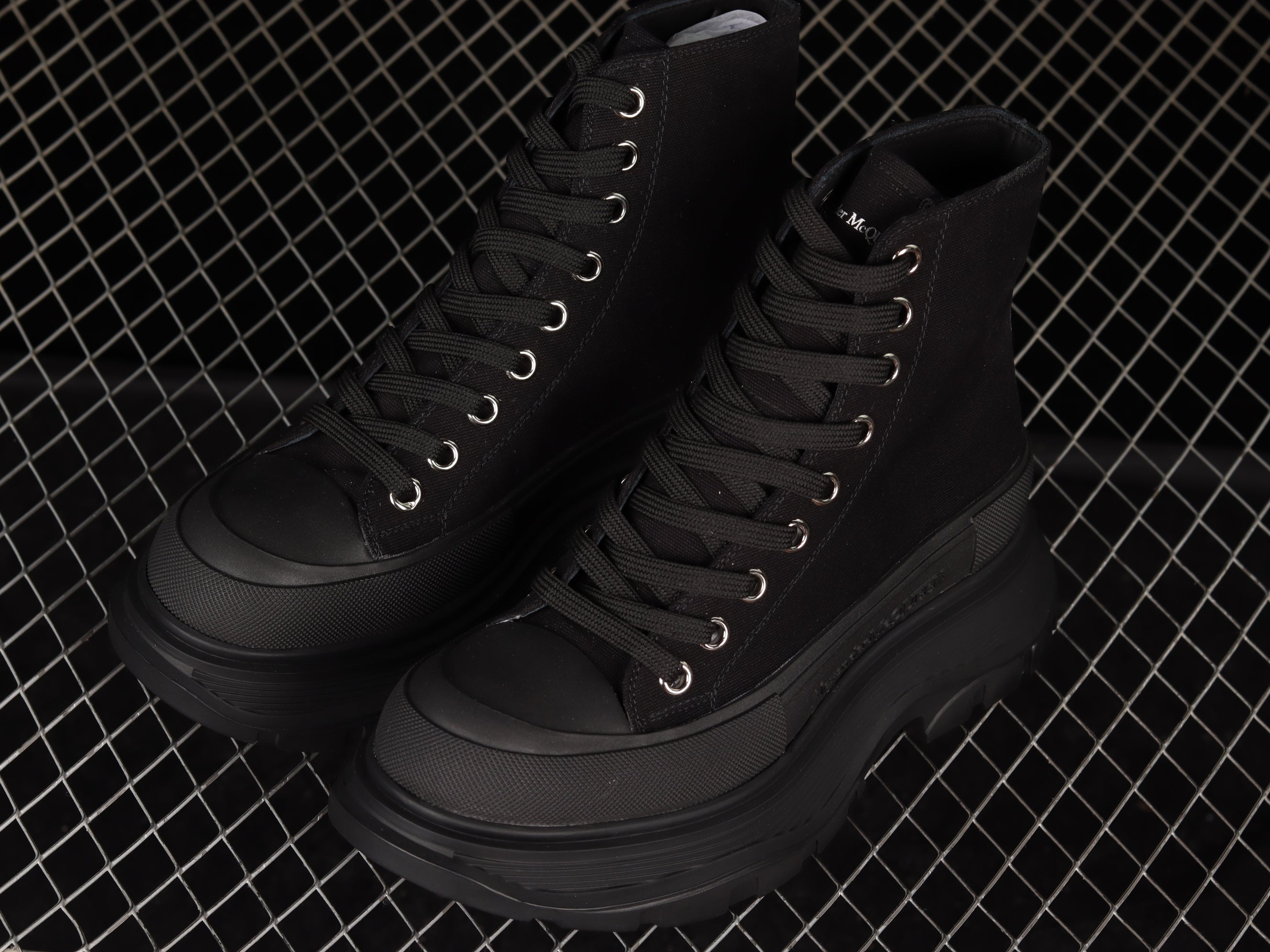 AlexanderUnisex McQueen Tread Slick High Boot - Black